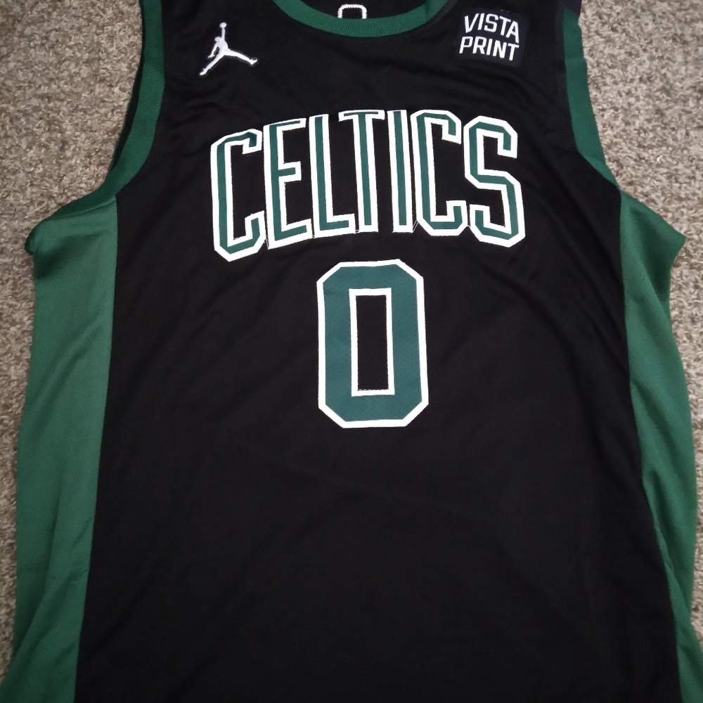 Boston celtic jayson tatum jersey .Size XL